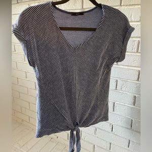 Gyft Size S tie-front striped top